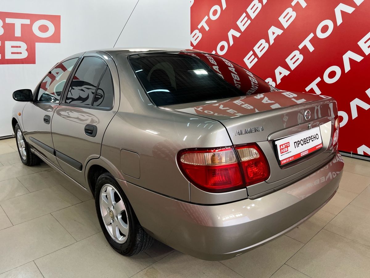 Nissan Almera